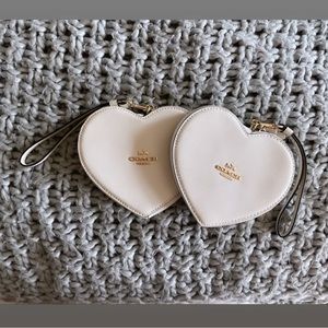 COACH HEART SHAPPED WRISTLET